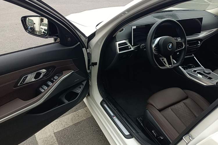 Used BMW 3 Series 2025 330Li M Sport Shadowline Package Driver Seat