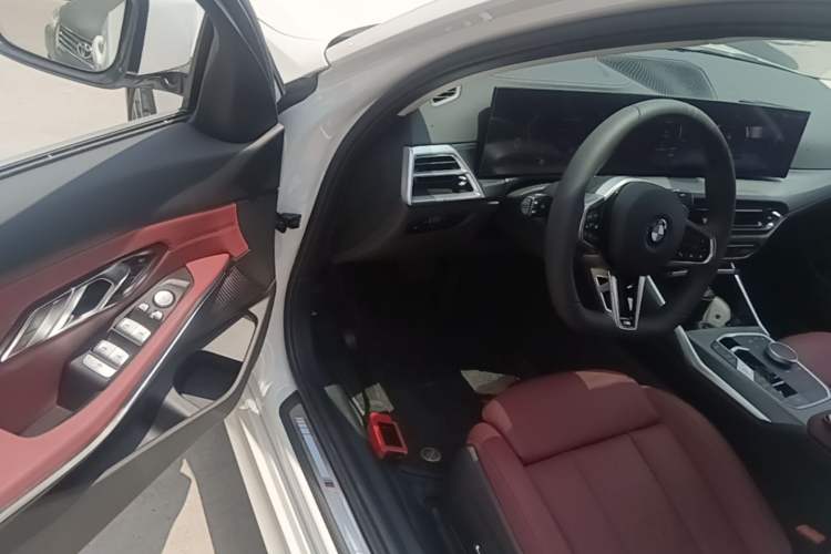 Used BMW 3 Series 2025 325i M Sport Package Driver Seat