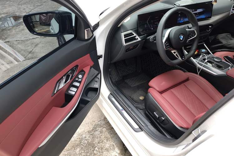 Used BMW 3 Series 2025 330Li M Sport Shadowline Package Driver Seat