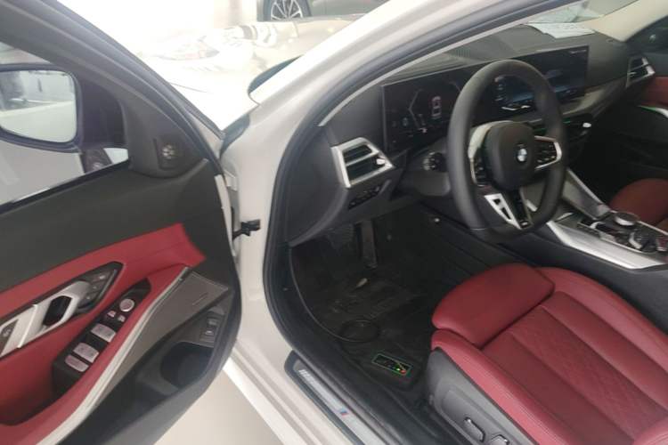 Used BMW 3 Series 2025 330Li M Sport Shadowline Package Driver Seat