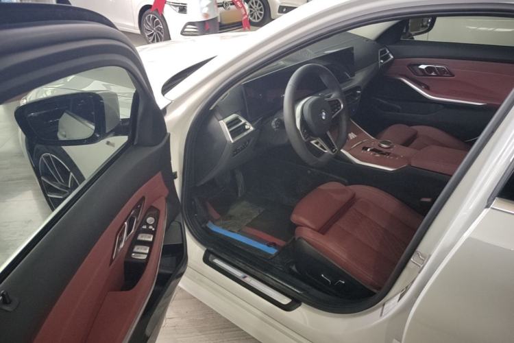 Used BMW 3 Series 2025 325i M Sport Package Driver Seat