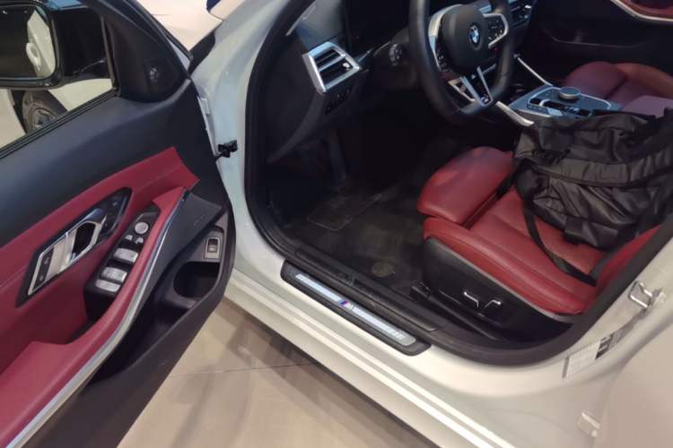 Used BMW 3 Series 2025 330Li M Sport Shadowline Package Driver Seat