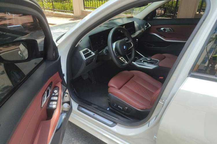 Used BMW 3 Series 2025 330Li M Sport Shadowline Package Driver Seat