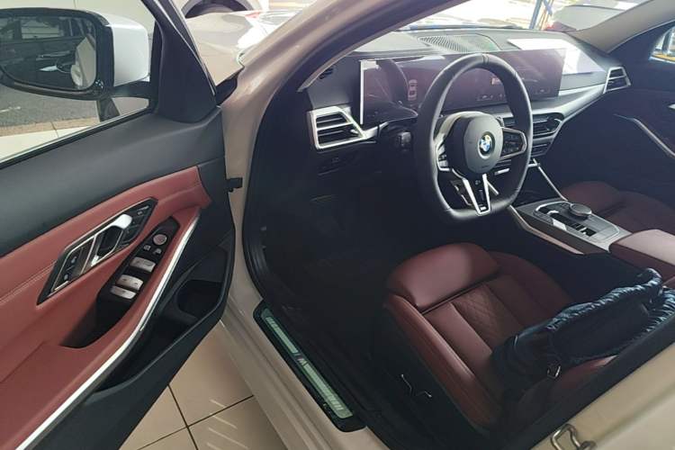 Used BMW 3 Series 2025 325i M Sport Package Driver Seat