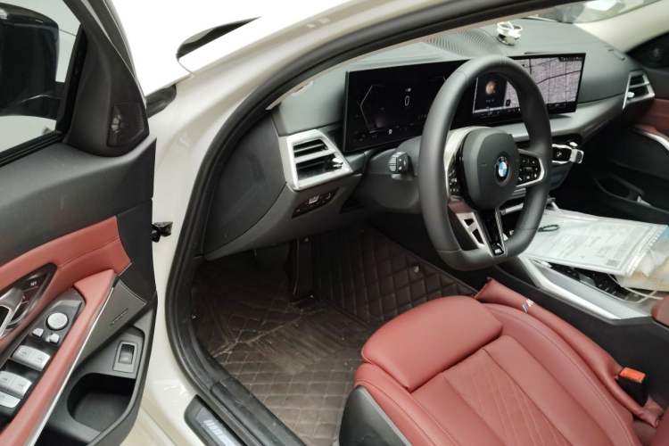 Used BMW 3 Series 2025 330Li M Sport Shadowline Package Driver Seat