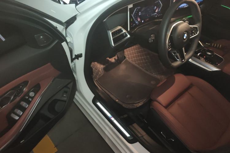 Used BMW 3 Series 2025 330Li M Sport Shadowline Package Driver Seat
