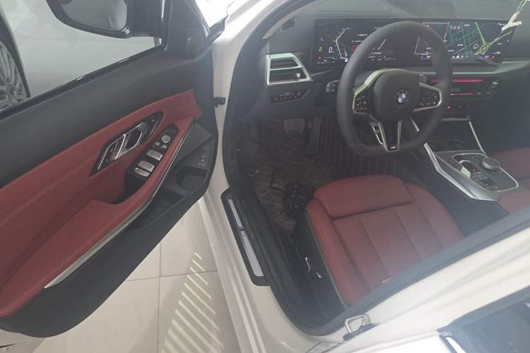Used BMW 3 Series 2025 330Li M Sport Shadowline Package Driver Seat