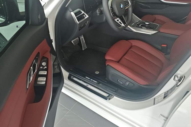 Used BMW 3 Series 2025 330Li M Sport Shadowline Package Driver Seat