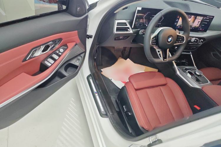 Used BMW 3 Series 2025 330Li M Sport Shadowline Package Driver Seat