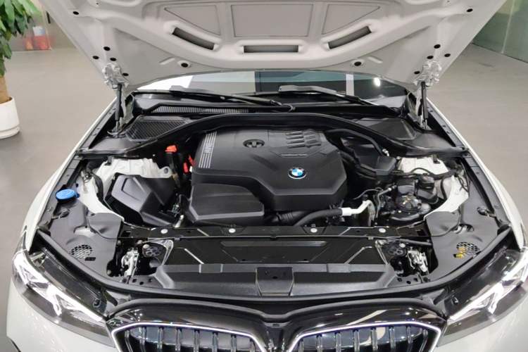 Used BMW 3 Series 2025 330Li M Sport Shadowline Package Engine Bay
