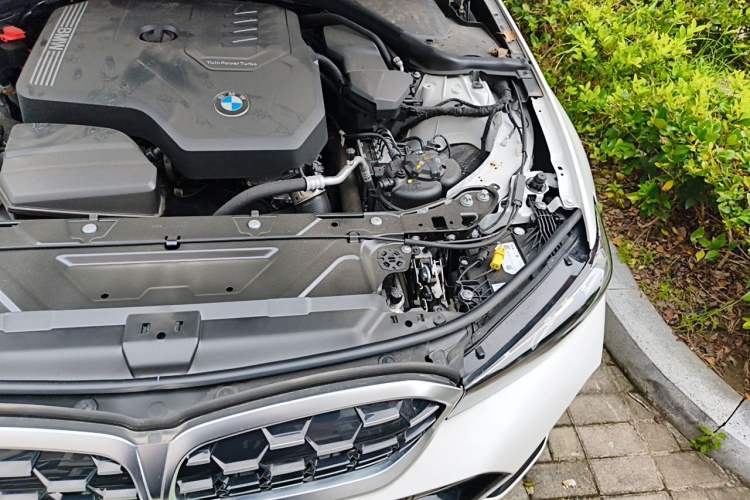 Used BMW 3 Series 2025 325i M Sport Package Engine Bay Left