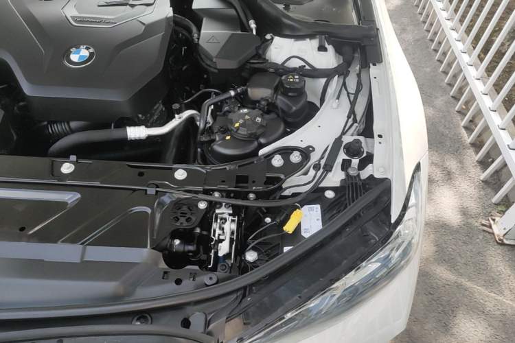 Used BMW 3 Series 2025 330Li M Sport Shadowline Package Engine Bay Left