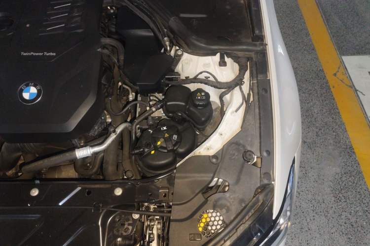 Used BMW 3 Series 2025 330Li M Sport Shadowline Package Engine Bay Left