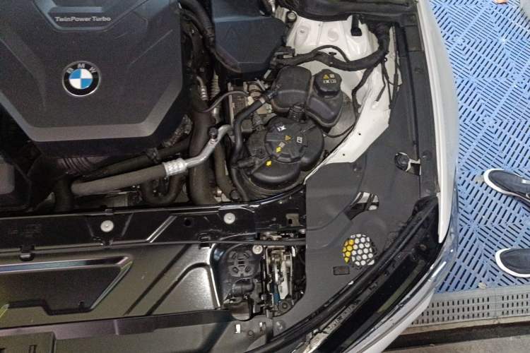 Used BMW 3 Series 2025 330i M Sport Night Edition Package Engine Bay Left
