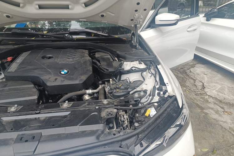 Used BMW 3 Series 2025 325i M Sport Package Engine Bay Left