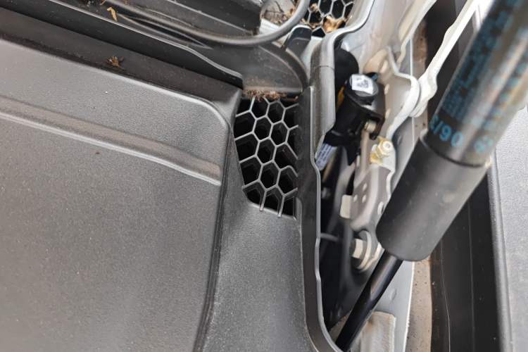 Used BMW 3 Series 2025 325Li M Sport Package Engine Bay Left