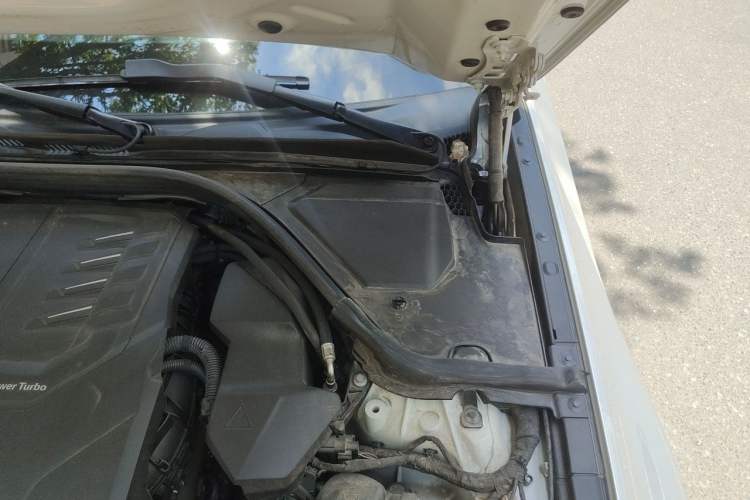 Used BMW 3 Series 2025 330Li M Sport Shadowline Package Engine Bay Left