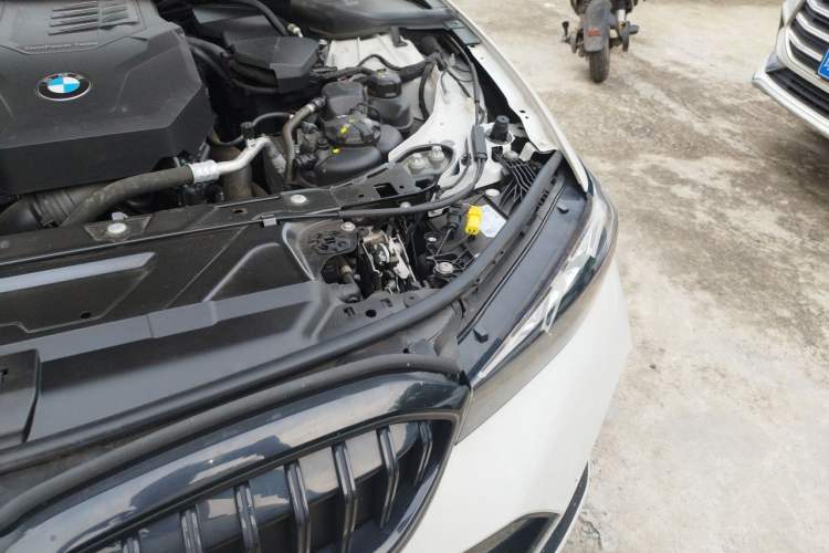 Used BMW 3 Series 2025 330Li M Sport Shadowline Package Engine Bay Left