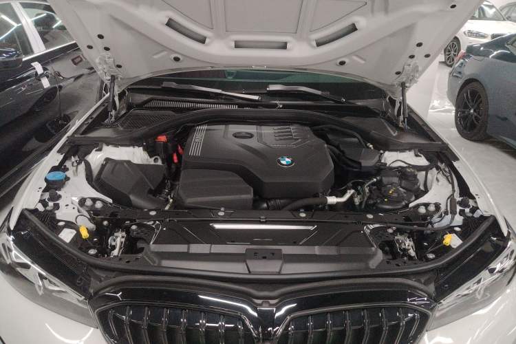 Used BMW 3 Series 2025 330Li M Sport Shadowline Package Engine Bay