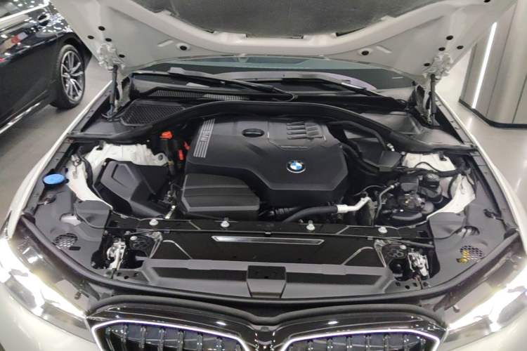 Used BMW 3 Series 2025 330Li M Sport Shadowline Package Engine Bay