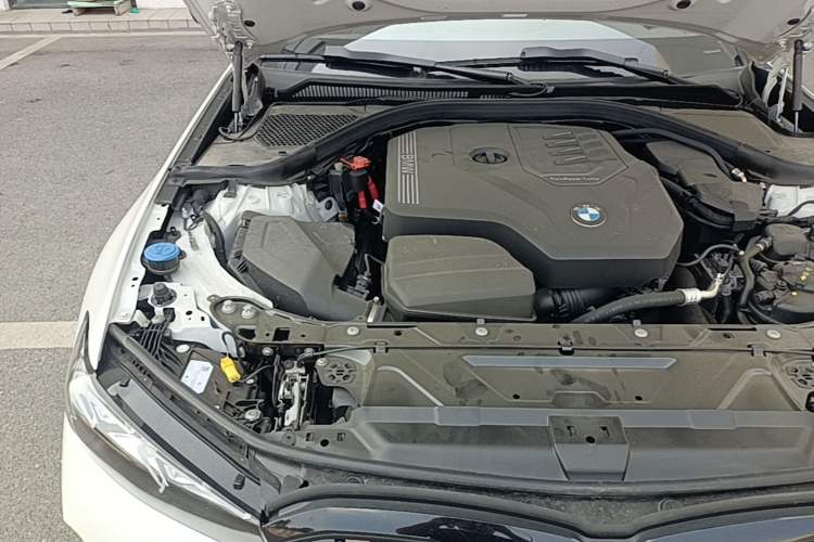 Used BMW 3 Series 2025 330Li M Sport Shadowline Package Engine Bay Right