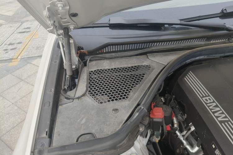 Used BMW 3 Series 2025 325Li M Sport Package Engine Bay Right