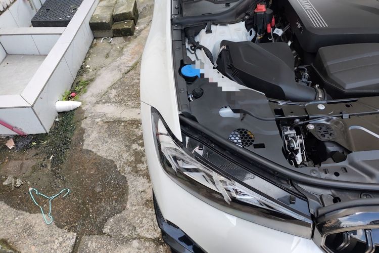 Used BMW 3 Series 2025 330Li M Sport Shadowline Package Engine Bay Right