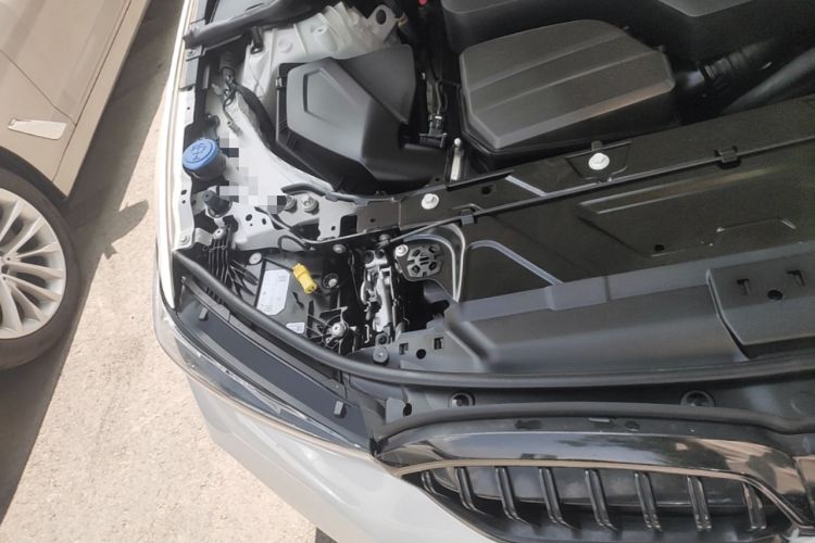 Used BMW 3 Series 2025 330Li M Sport Shadowline Package Engine Bay Right