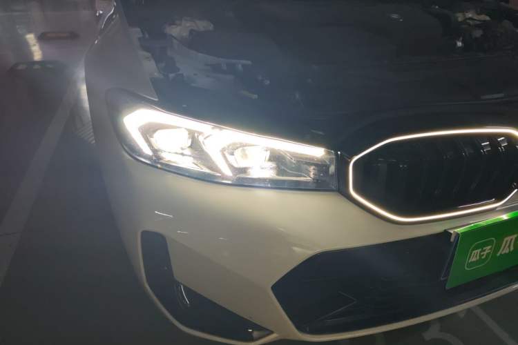 Used BMW 3 Series 2025 330Li M Sport Shadowline Package Engine Bay Right