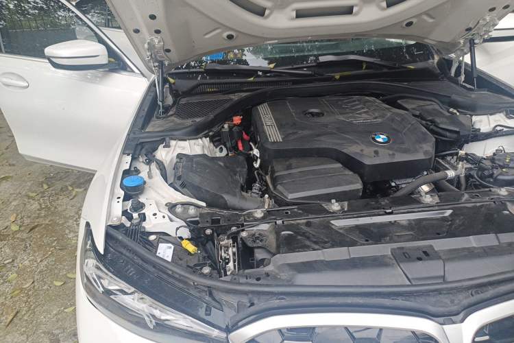 Used BMW 3 Series 2025 325i M Sport Package Engine Bay Right