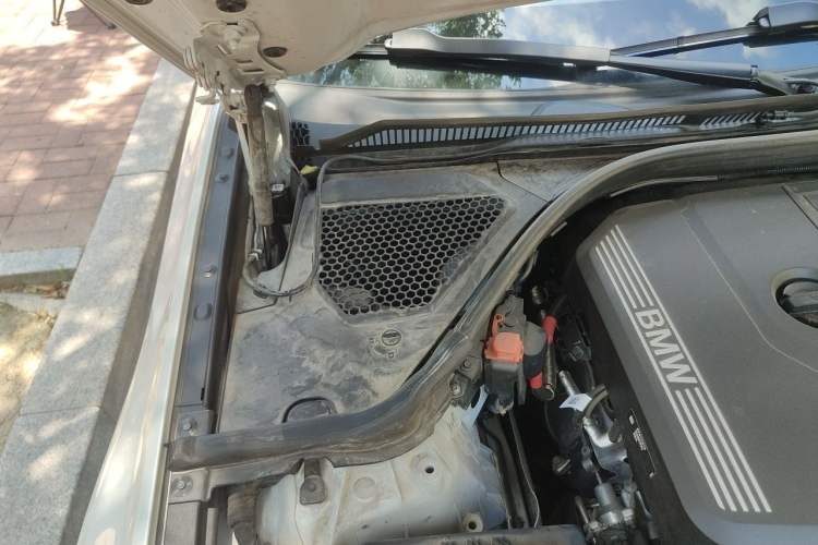 Used BMW 3 Series 2025 330Li M Sport Shadowline Package Engine Bay Right
