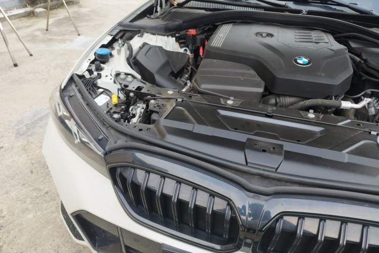 Used BMW 3 Series 2025 330Li M Sport Shadowline Package Engine Bay Right