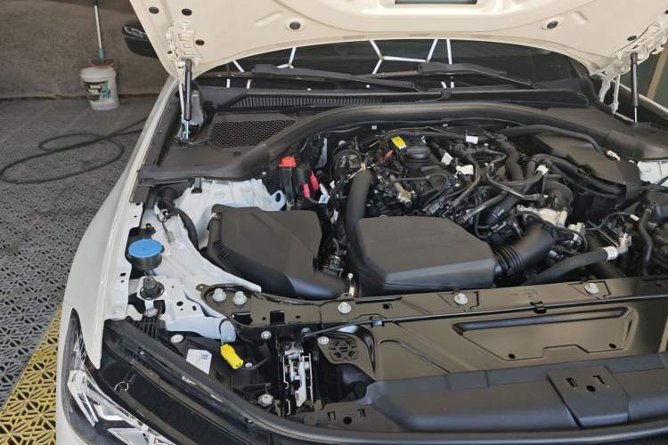Used BMW 3 Series 2025 330Li M Sport Shadowline Package Engine Bay Right