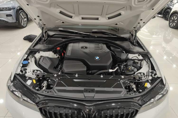 Used BMW 3 Series 2025 330Li M Sport Shadowline Package Engine Bay