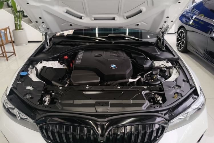 Used BMW 3 Series 2025 330Li M Sport Shadowline Package Engine Bay