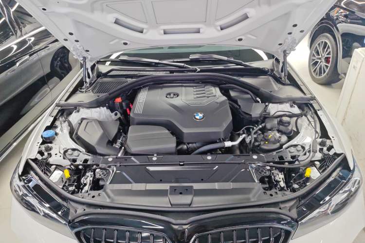 Used BMW 3 Series 2025 330Li M Sport Shadowline Package Engine Bay