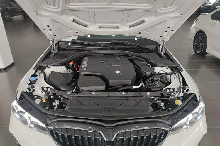 Used BMW 3 Series 2025 330Li M Sport Shadowline Package Engine Bay