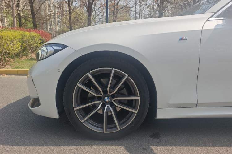 Used BMW 3 Series 2025 325Li M Sport Package Exterior 1