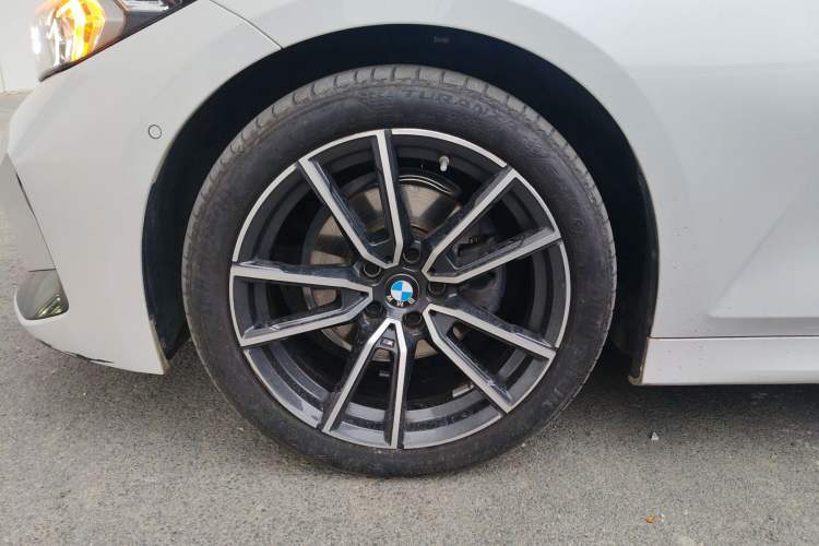Used BMW 3 Series 2025 325Li M Sport Package Exterior 4