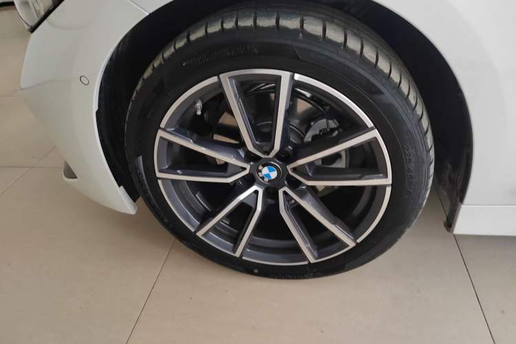 Used BMW 3 Series 2025 325Li M Sport Package Exterior 4