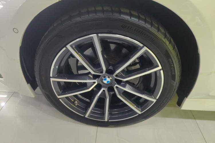Used BMW 3 Series 2025 325Li M Sport Package Exterior 4