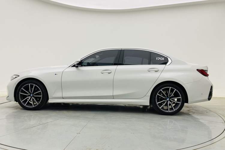 Used BMW 3 Series 2025 325i M Sport Package Exterior 4