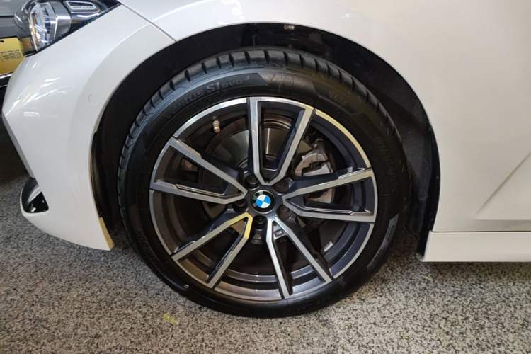 Used BMW 3 Series 2025 325Li M Sport Package Exterior 4