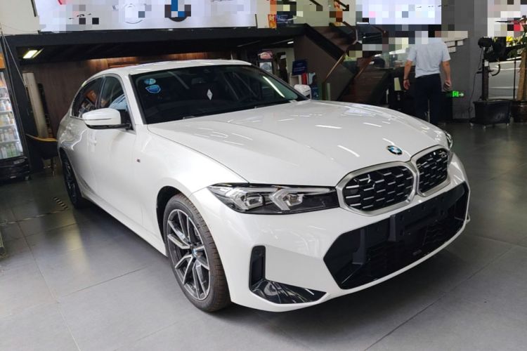 Used BMW 3 Series 2025 325Li M Sport Package Front Right 45 Deg