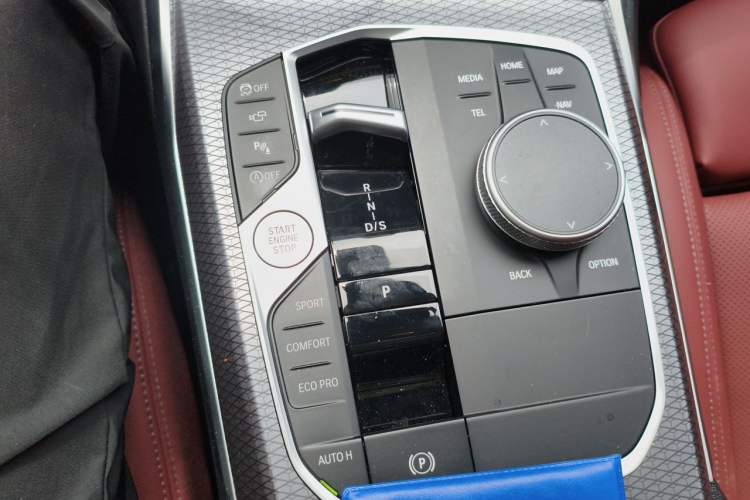 Used BMW 3 Series 2025 330Li M Sport Shadowline Package Gear Lever