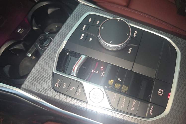 Used BMW 3 Series 2025 330Li M Sport Shadowline Package Gear Lever