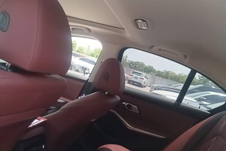 Used BMW 3 Series 2025 325i M Sport Package Headliner