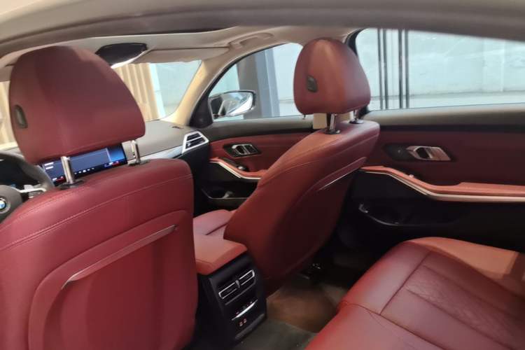 Used BMW 3 Series 2025 330Li M Sport Shadowline Package Headliner