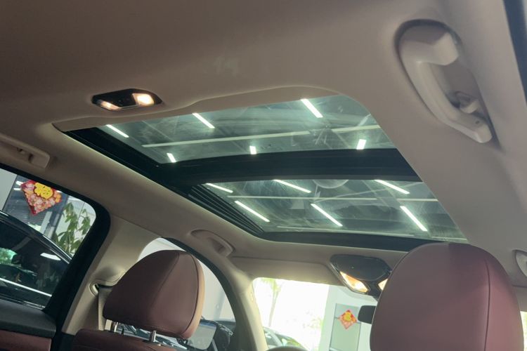 Used BMW 3 Series 2025 330Li M Sport Shadowline Package Headliner