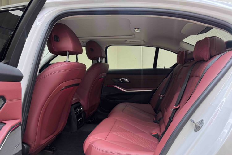 Used BMW 3 Series 2025 330Li M Sport Shadowline Package Interior 1